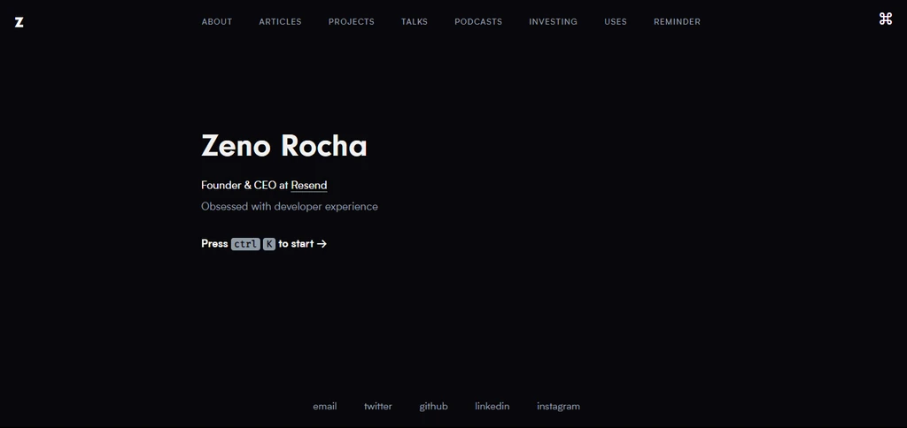 Página inicial do portefólio de Zeno Rocha, escura e minimalista.